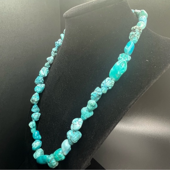 Dyed & Stabilized magnesite Turquoise Nugget Beaded Necklace – TB Marked Chain - Picture 5 of 9